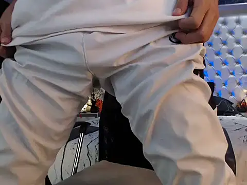 Snapshot of JhosuaCollins_ chatting on October 15, 2025, 2:39 pm JhosuaCollins online show from October 15, 2025, 2:39 pm