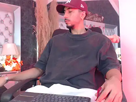 Snapshot of JhosuaCollins_ chatting on October 18, 2025, 1:12 pm JhosuaCollins online show from October 18, 2025, 1:12 pm