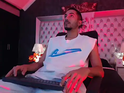 Snapshot of JhosuaCollins_ chatting on October 20, 2025, 2:06 pm JhosuaCollins online show from October 20, 2025, 2:06 pm