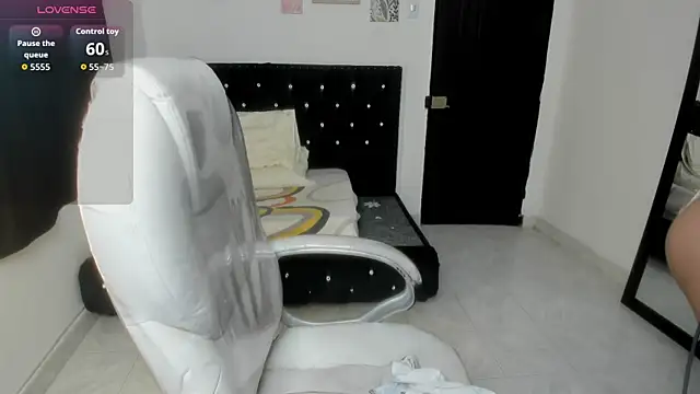 Snapshot of Aiilyn_Ds chatting on October 26, 2025, 9:48 am Aiilyn Ds online show from October 26, 2025, 9:48 am