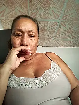 Naomi-Mature online show from May 3, 2026, 2:01 pm