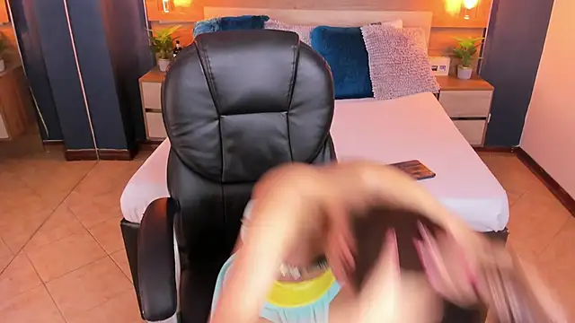 SusanAdams1 online show from January 14, 2026, 2:33 pm