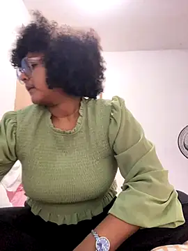 Snapshot of Rizos_hot_official chatting on October 12, 2025, 7:02 pm Rizos hot official online show from October 12, 2025, 7:02 pm