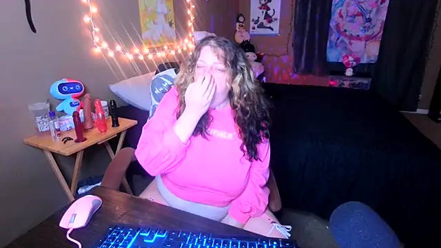 LunaSynns online show from June 27, 2026, 3:22 am