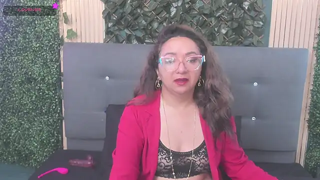 leyla smithh online show from September 12, 2025, 12:16 pm