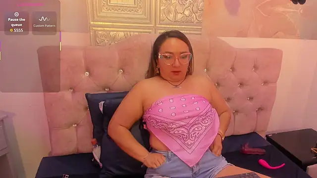 leyla smithh online show from September 20, 2025, 12:17 pm