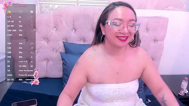 leyla smithh online show from October 2, 2025, 12:12 pm