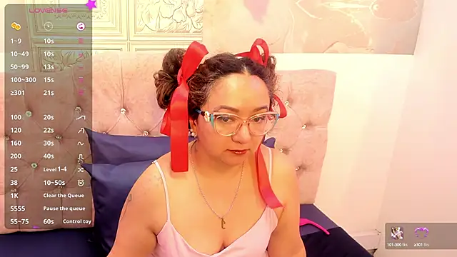 leyla smithh online show from October 15, 2025, 12:38 pm