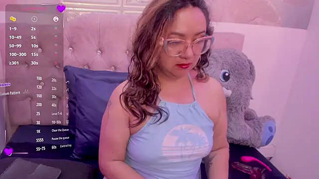 leyla smithh online show from October 23, 2025, 3:17 am