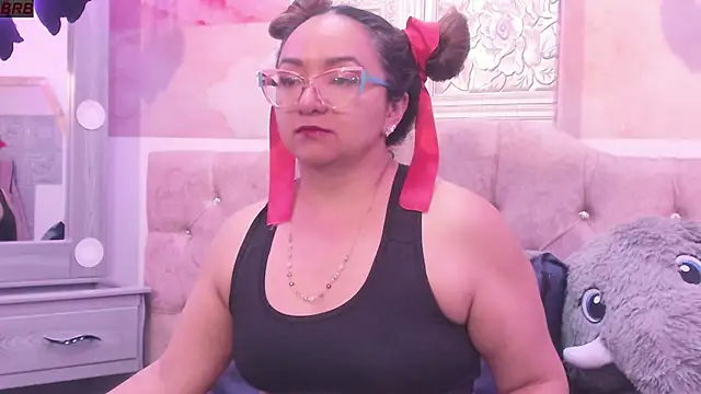 leyla smithh online show from October 28, 2025, 12:52 pm