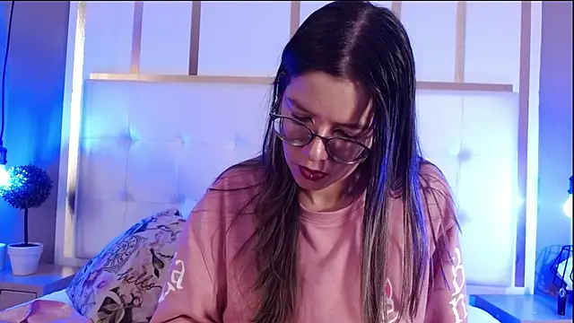 Snapshot of Allison_Bailey chatting on September 15, 2025, 7:47 pm Allison Bailey online show from September 15, 2025, 7:47 pm
