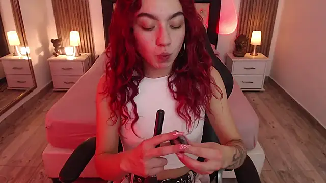 Snapshot of Red_kytty6 chatting on October 3, 2025, 9:01 pm Red kytty6 online show from October 3, 2025, 9:01 pm