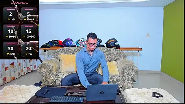 Snapshot of ArnoldSexy_ chatting on October 6, 2025, 10:02 am ArnoldSexy online show from October 6, 2025, 10:02 am