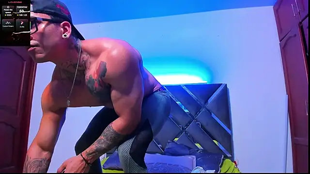 Snapshot of ArnoldSexy_ chatting on October 24, 2025, 4:14 pm ArnoldSexy online show from October 24, 2025, 4:14 pm