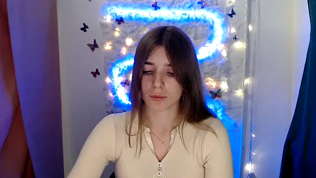 JuiceLips   online show from September 15, 2025, 4:40 pm