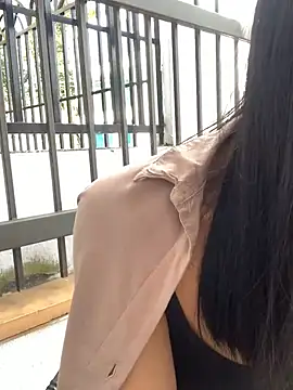 Snapshot of KloePink_ chatting on October 2, 2025, 2:13 pm KloePink  online show from October 2, 2025, 2:13 pm