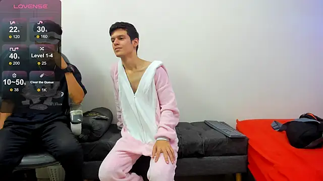 Holdme Hot online show from September 23, 2025, 3:20 am