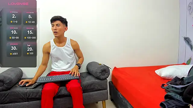 Holdme Hot online show from September 24, 2025, 3:32 am