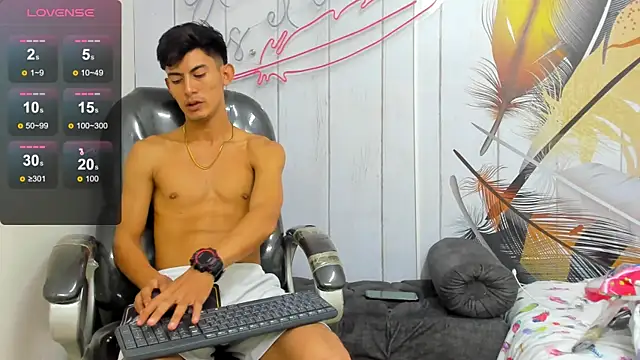 Holdme Hot online show from September 28, 2025, 2:39 am