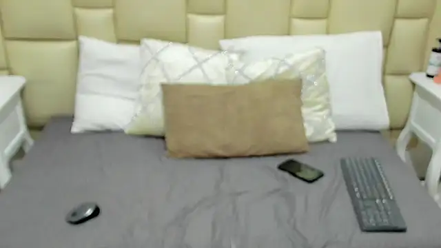 SkinnyGirl 28 online show from December 18, 2025, 7:20 pm