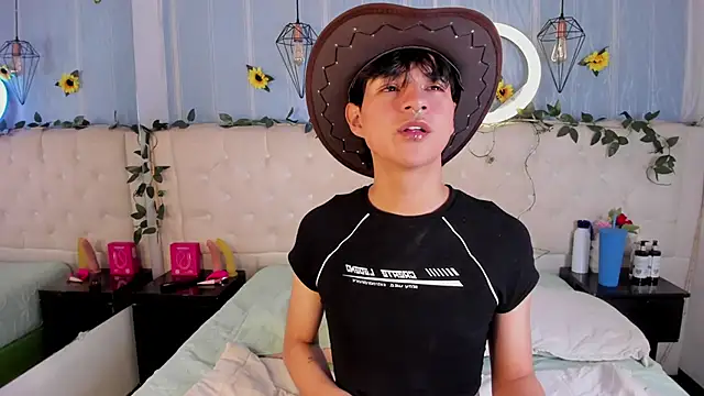 AleAurarashi online show from November 21, 2025, 3:38 am