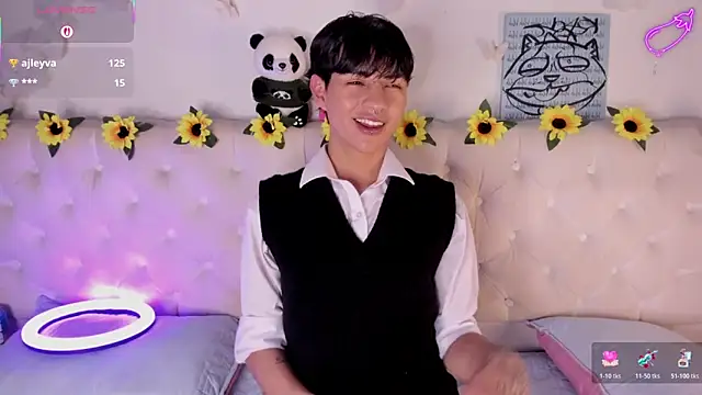 AleAurarashi online show from February 3, 2026, 6:40 am