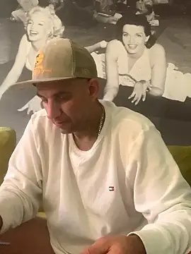 Hothotboyg online show from January 10, 2026, 10:58 pm