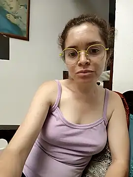 chiquitahot69 online show from September 12, 2025, 7:58 pm