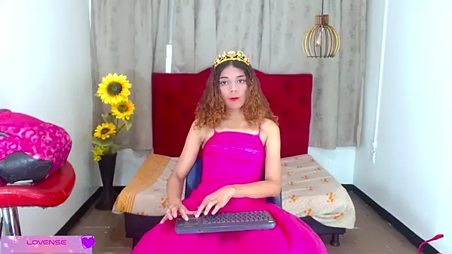 luisa  torres online show from November 7, 2025, 3:17 am