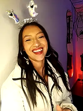 Luna Moo  online show from October 8, 2025, 4:21 am