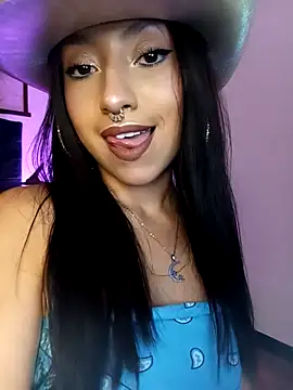 Luna Moo  online show from October 9, 2025, 4:10 am