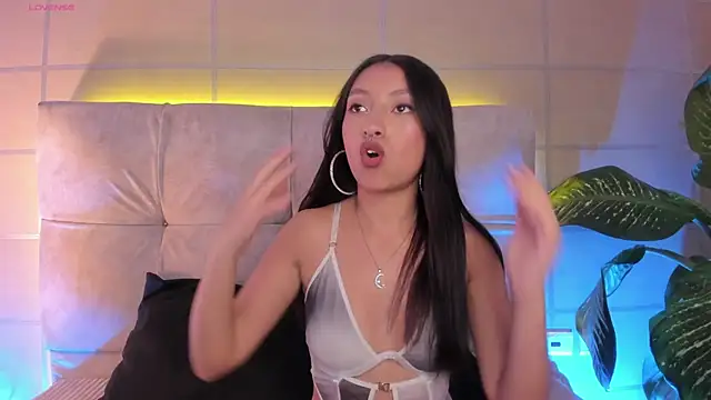 Luna Moo  online show from October 11, 2025, 4:33 am