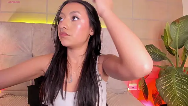 Luna Moo  online show from October 21, 2025, 4:13 am