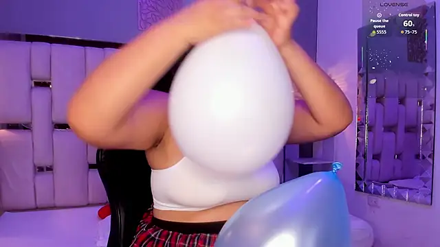 Snapshot of BBWCloe_ chatting on September 21, 2025, 4:47 am BBWCloe online show from September 21, 2025, 4:47 am