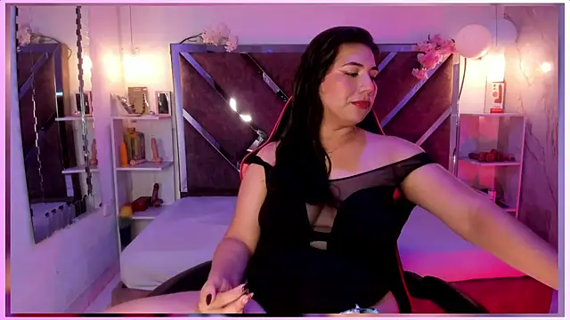 Snapshot of BBWCloe_ chatting on October 18, 2025, 4:04 am BBWCloe online show from October 18, 2025, 4:04 am