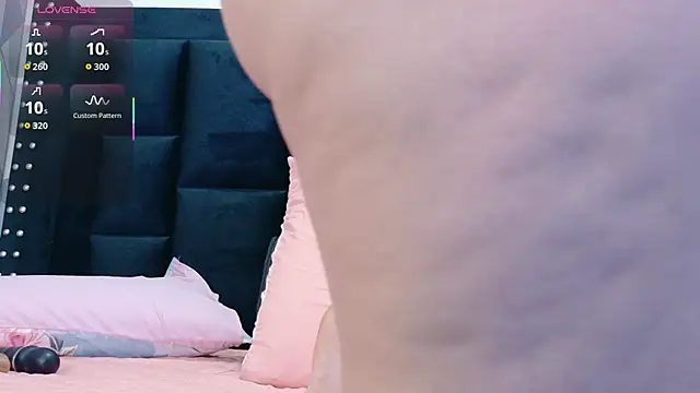 mamaneedsfun online show from November 13, 2025, 3:11 pm