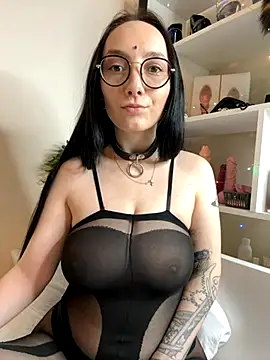 Jinhee Tiny online show from September 29, 2025, 9:03 am