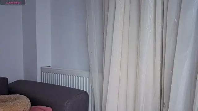 Snapshot of SkinnyMode chatting on October 15, 2025, 12:11 am SkinnyMode online show from October 15, 2025, 12:11 am