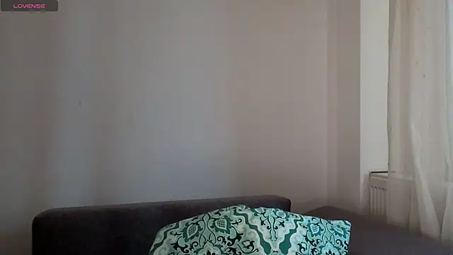 Snapshot of SkinnyMode chatting on October 30, 2025, 12:06 pm SkinnyMode online show from October 30, 2025, 12:06 pm