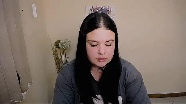 Snapshot of _Trisha_li chatting on September 17, 2025, 1:02 pm  Trisha li online show from September 17, 2025, 1:02 pm