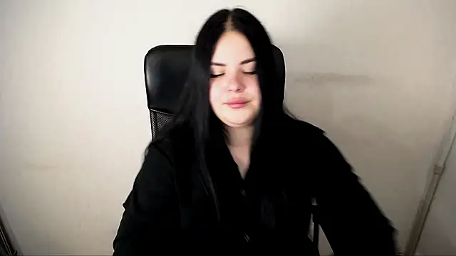 Snapshot of _Trisha_li chatting on October 26, 2025, 12:00 pm  Trisha li online show from October 26, 2025, 12:00 pm