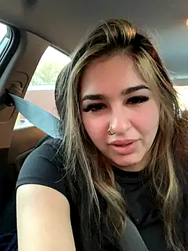 BrunetteBrat-xo online show from October 28, 2025, 7:01 am