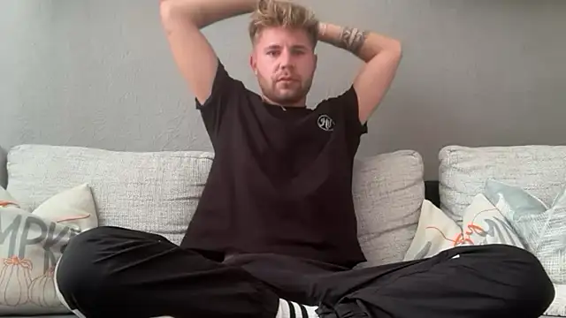 Snapshot of RioBlaze chatting on September 20, 2025, 1:01 pm RioBlaze online show from September 20, 2025, 1:01 pm