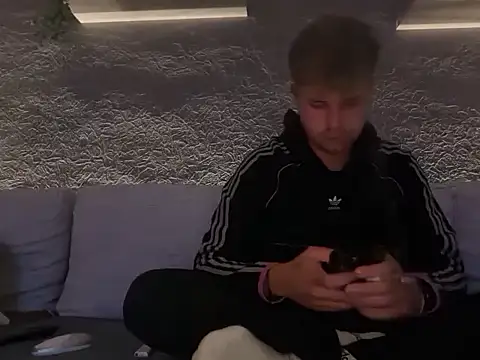 Snapshot of RioBlaze chatting on October 27, 2025, 9:08 pm RioBlaze online show from October 27, 2025, 9:08 pm