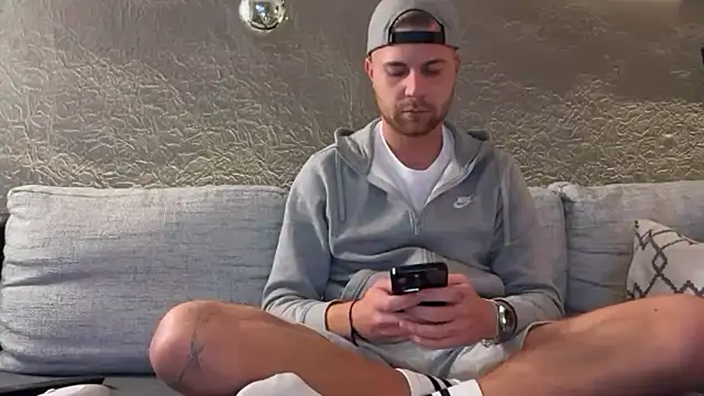 RioBlaze online show from November 17, 2025, 5:41 pm