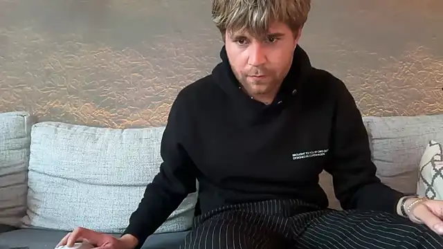 Snapshot of RioBlaze chatting on March 26, 2026, 5:18 pm RioBlaze online show from March 26, 2026, 5:18 pm