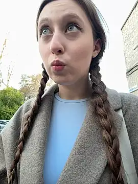 Snapshot of FroggyAnna chatting on October 8, 2025, 2:14 pm FroggyAnna online show from October 8, 2025, 2:14 pm