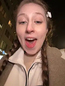 Snapshot of FroggyAnna chatting on October 15, 2025, 4:51 pm FroggyAnna online show from October 15, 2025, 4:51 pm