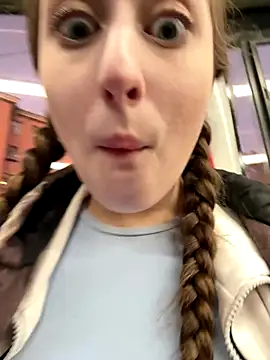 Snapshot of FroggyAnna chatting on October 21, 2025, 2:51 pm FroggyAnna online show from October 21, 2025, 2:51 pm