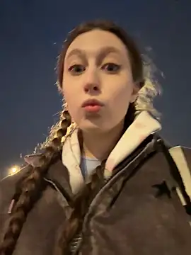 Snapshot of FroggyAnna chatting on October 28, 2025, 3:04 pm FroggyAnna online show from October 28, 2025, 3:04 pm